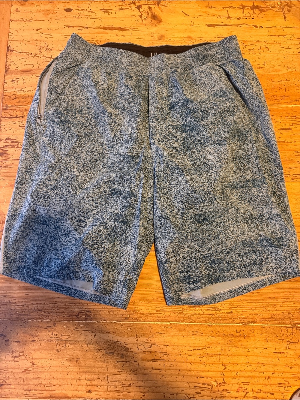 lululemon athletica Men's Heathered Slate Athletic Shorts 8” inseam